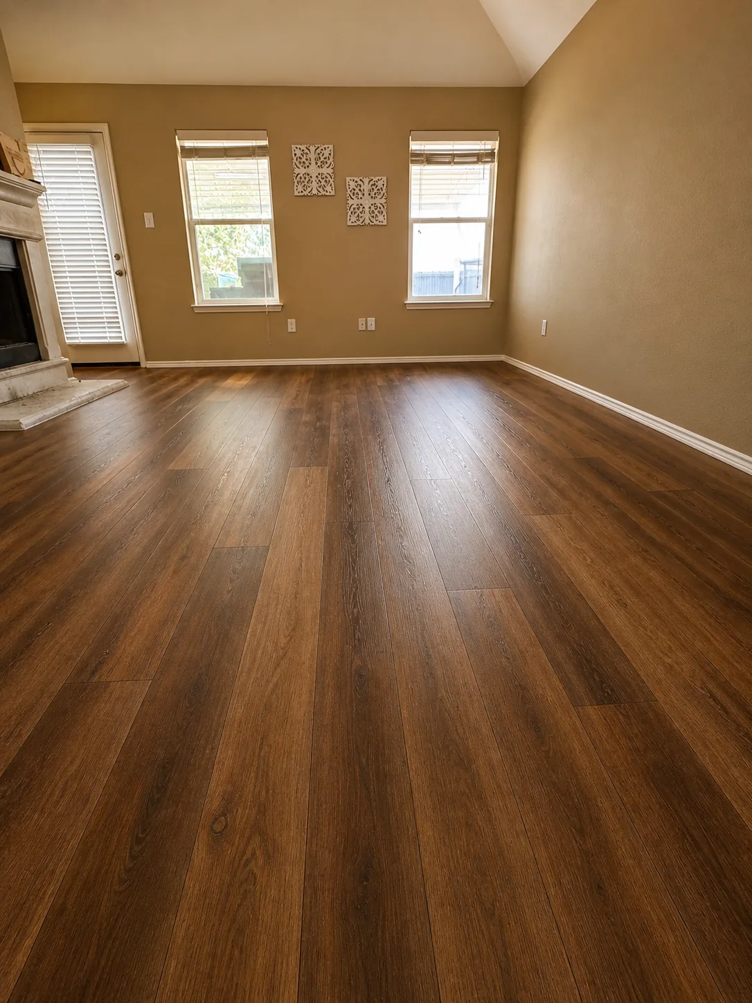 Living room with fireplace — view 2